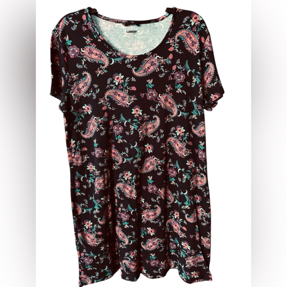 Lands' End short-sleeve t-shirt dress in a paisley floral print. Size large.